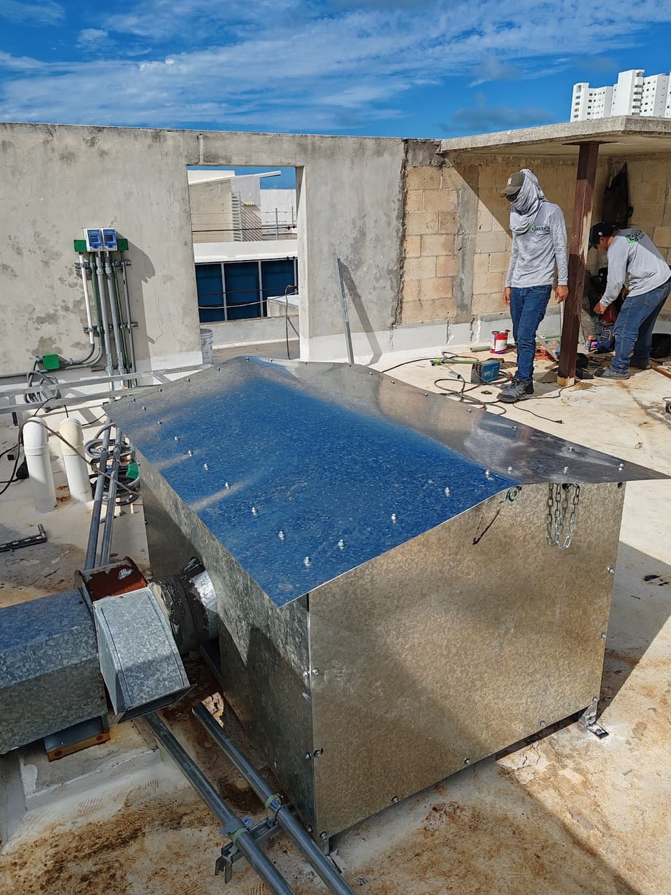 Fabricación de ducto de lámina galvanizada en azotea