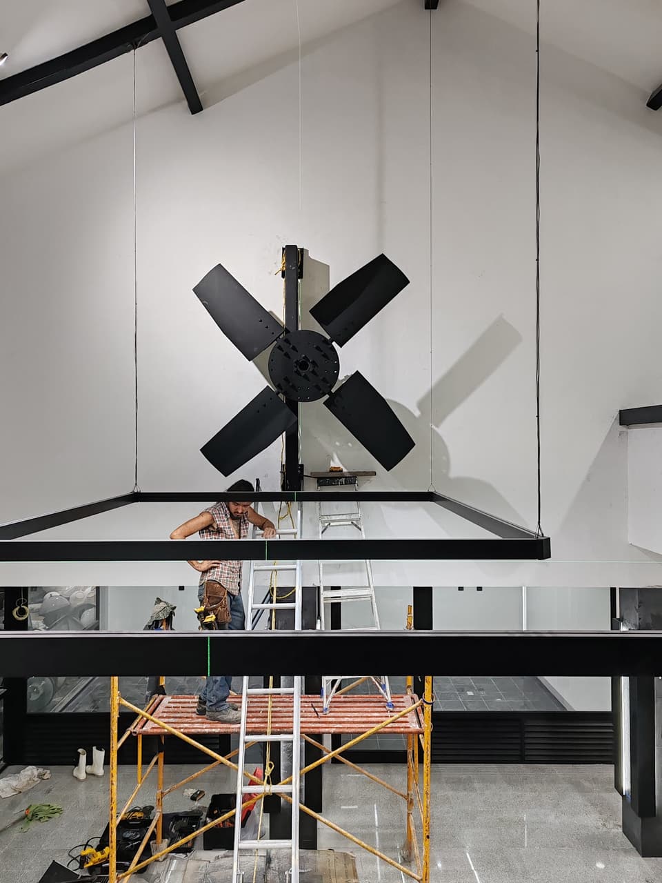 Estructura metálica para ventilador industrial en nave