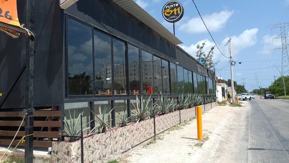 Aluminio y vidrio en Cancún – Grupo Jassa